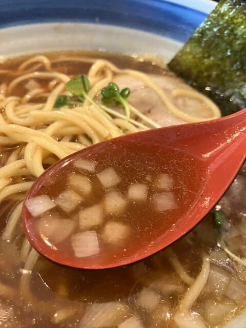 双麺 - タマネギがスープをシメる