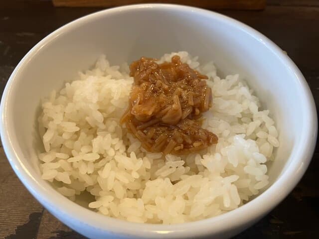 双麺 - なめたけが乗ったご飯