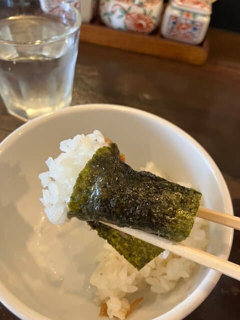 双麺 - 海苔でクルッとご飯を巻いてパクり！