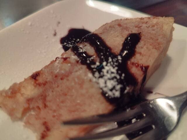 鉄板処 めぐろ - 自家製デザート（チョコレートケーキ）