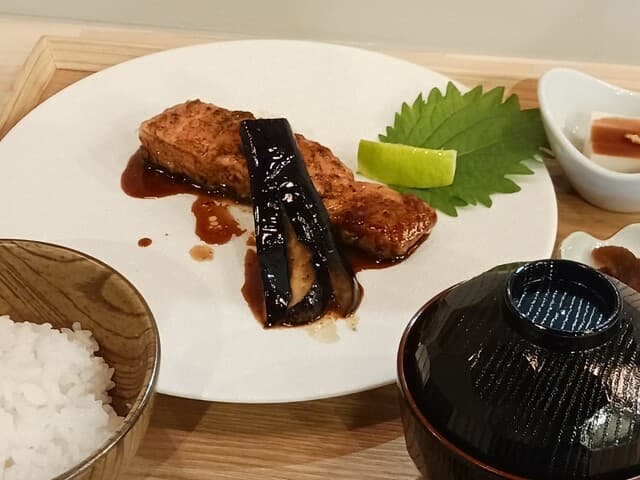 兀兀 -