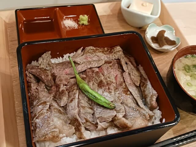 兀兀 -
