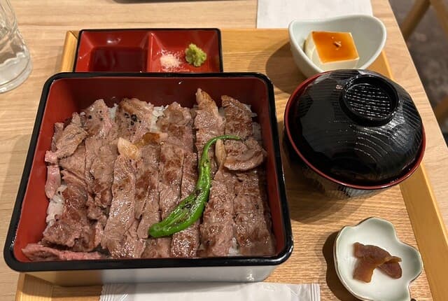 兀兀 -