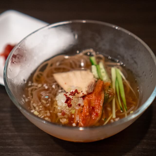 六本木 にくる - 冷麺　梅干しキムチ添え