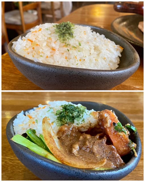 あん・じゅーる - バターライス
ご飯を炊く時点でバターを一緒に入れているのでしょうか、食べるとほんのりバターの風味はしますがまったくしつこくなく食べ易いです。
ビーフシチューをオンザライスにして美味しくいただきました♪
