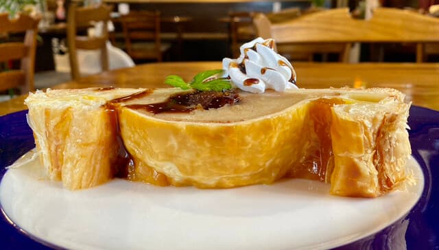 あん・じゅーる - 焼きりんごパイ（キャラメルバニラアイス添え）
角度を変えてパシャリ