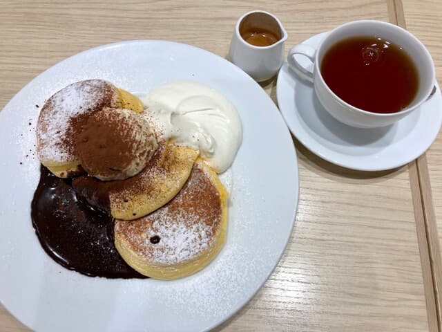 幸せのパンケーキ - ティラミスパンケーキ
ホットティー