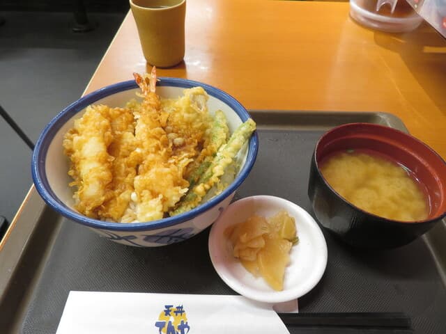 天丼てんや - 天丼 560円 いか 130円