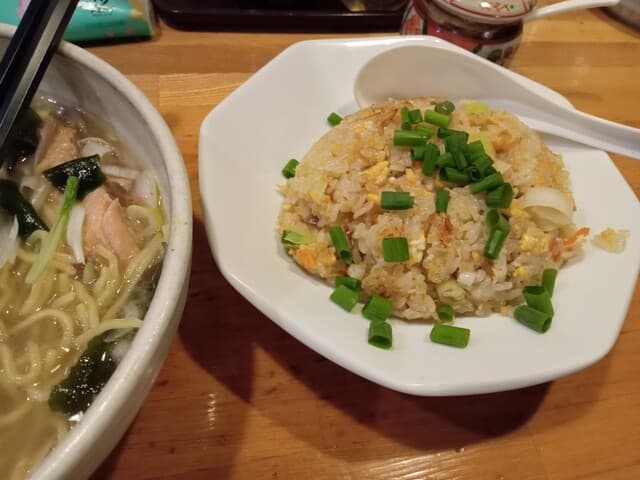 ラーメンショップ 一玲 - 半チャーハン、塩ラーメン
