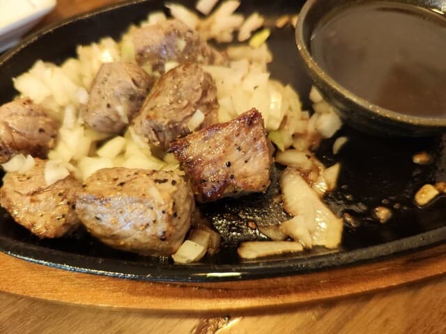 酒場  夏目 - サイコロステーキ