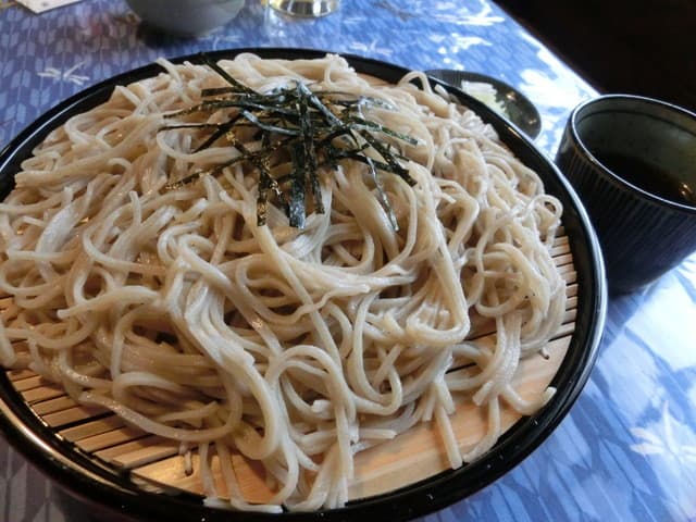 そば処 ものぐさ - ざるそば(\750)
