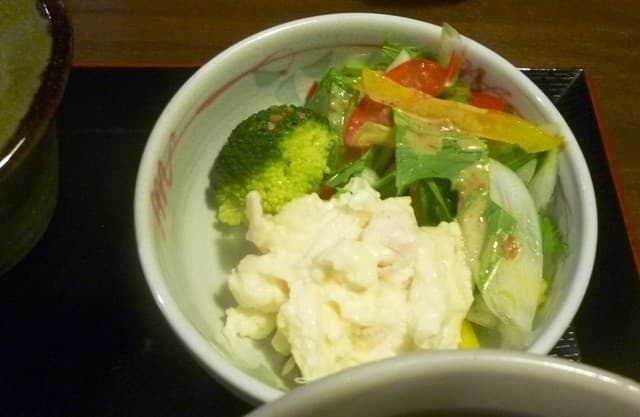そば処 ものぐさ - 豚の角煮ランチのサラダ