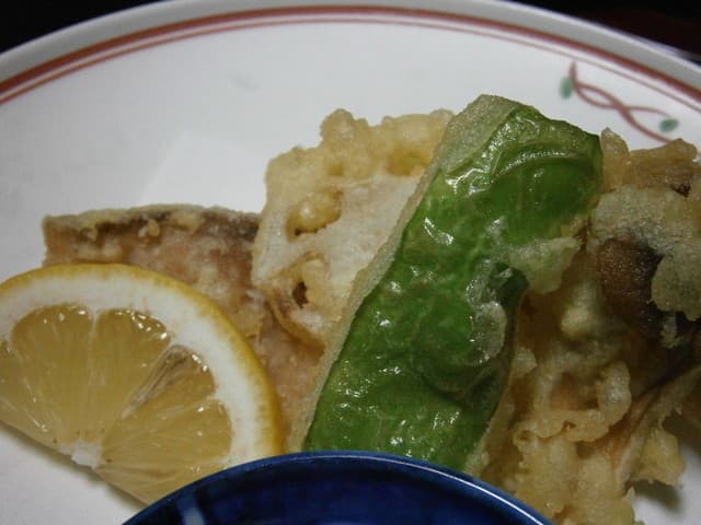 絶景の宿　龍峡亭 - 揚物　鯉地元野菜の天ぷら　蓮根、シメジ、南瓜、エリンギ