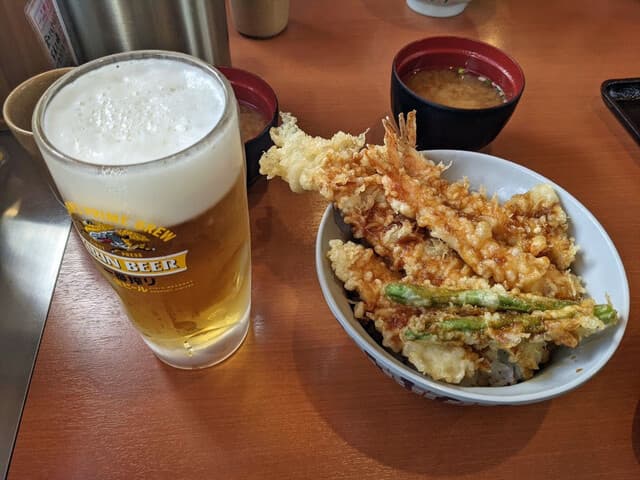 天丼てんや - 海老穴子天丼と生ビール