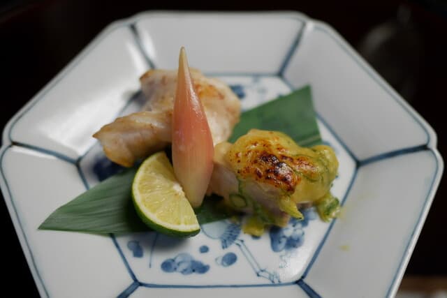 螢 - 焼物：丹波地鶏の葱味噌焼き（西京味噌）焼き魚 酢取り野菜