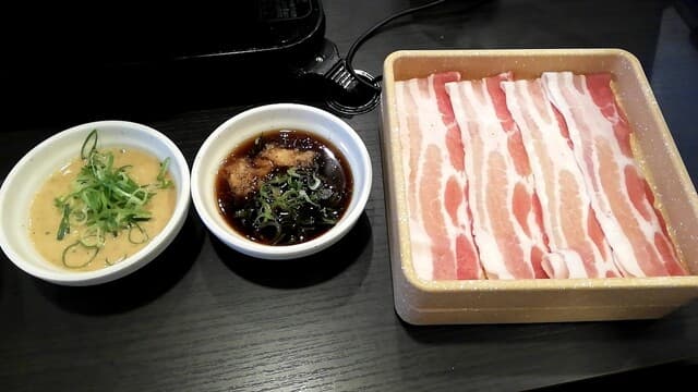 しゃぶ葉 - 豚バラ肉とタレ