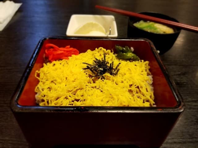 のと楽 - 穴子重　1080円