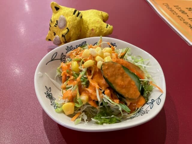 インド料理レストラン＆バー アルシー - 最初にサラダ　※インド料理店は、毎回、同じドレッシング（でも好き）