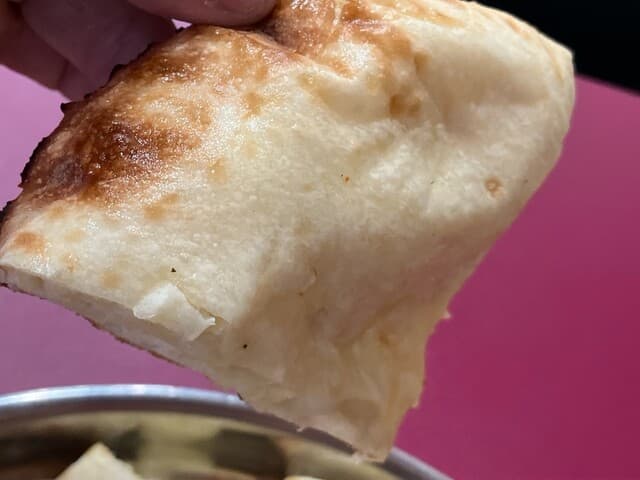 インド料理レストラン＆バー アルシー - チーズナン、にゅ～～ん！　※ん！？どこに、チーズが？