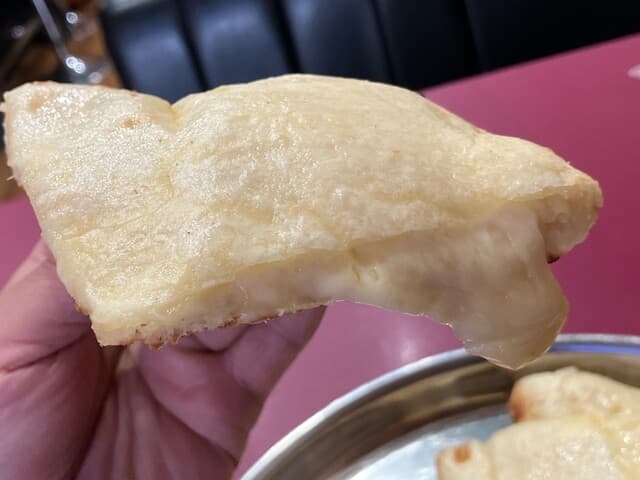 インド料理レストラン＆バー アルシー - チーズナン、にゅ～～ん！　※こっちには、チーズ入ってたよ