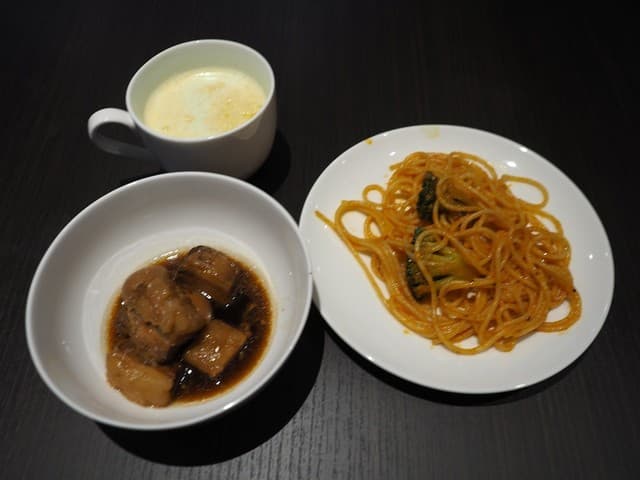 ルーム カフェ(アスティルホテル新大阪プレシャス) - ポタージュ・豚角煮・パスタ