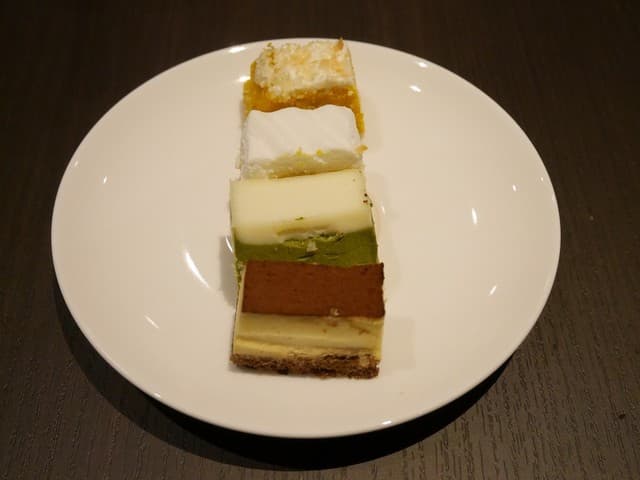 ルーム カフェ(アスティルホテル新大阪プレシャス) - ケーキ