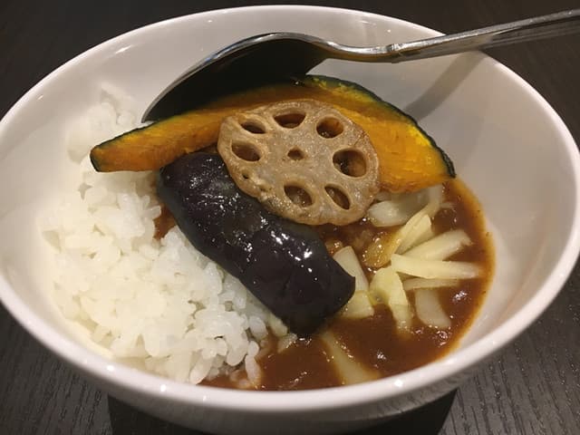 ルーム カフェ(アスティルホテル新大阪プレシャス) - カレーも食べちゃうよ