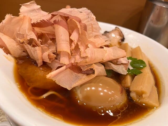 なにわ 麺次郎 - 味玉付き追い鰹らーめん