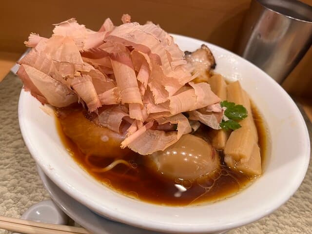 なにわ 麺次郎 - 味玉付き追い鰹らーめん