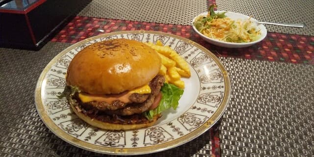 インド・タイ料理 さくら - メガバーガー