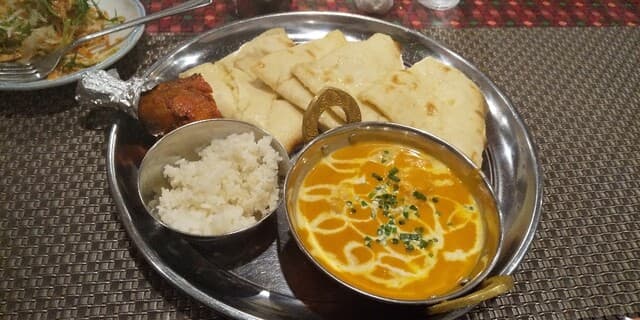 インド・タイ料理 さくら - チキンカレー チーズナン タンドリーチキン ライス
