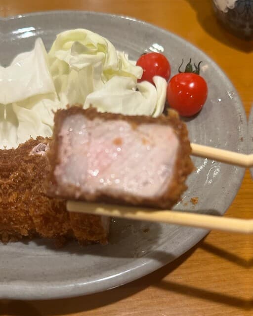 とんかつ武蔵 - 結構肉厚