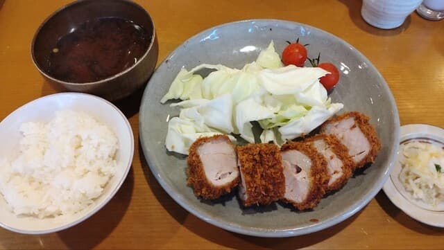 とんかつ武蔵 - ロースカツ定食2350円