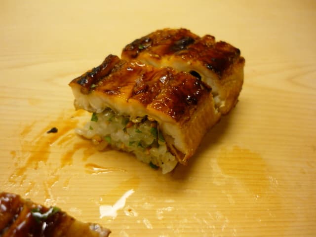 鮓廣嶋 - 穴子棒寿司・肉厚でふんわり巻かれています