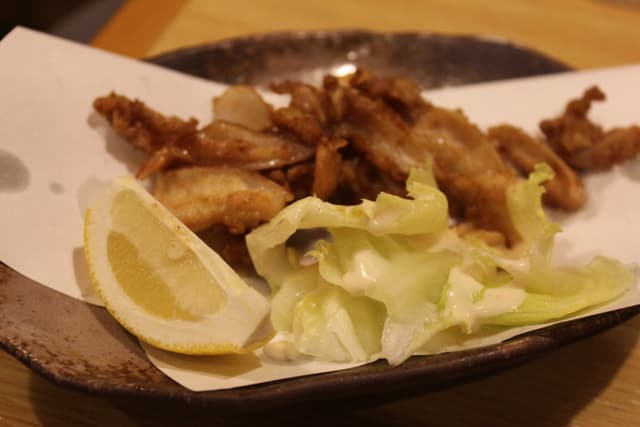 鳥料理今井 - なんこつ唐揚げなんこつは、なんこつでもやげんなんこつの唐揚げ。

ふつう、丸こいなんこつやのに