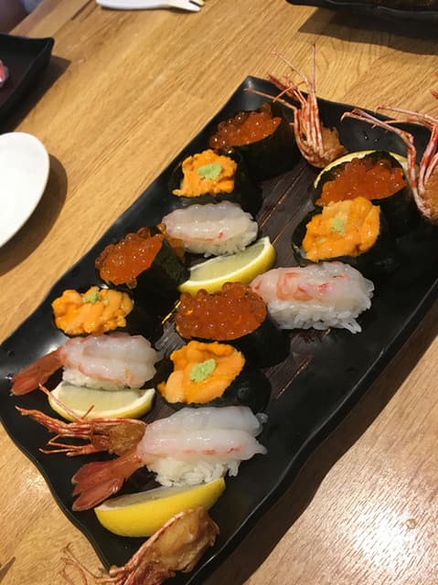 にぎり長次郎 - 北海三味（702円）×４