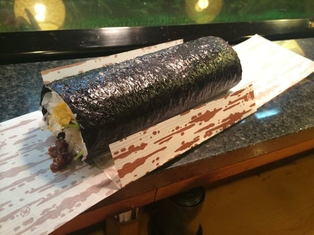 鮨一 - 持ち帰りの太巻き(並・400円)！これを食べたらもう他の巻は食べられないわ…