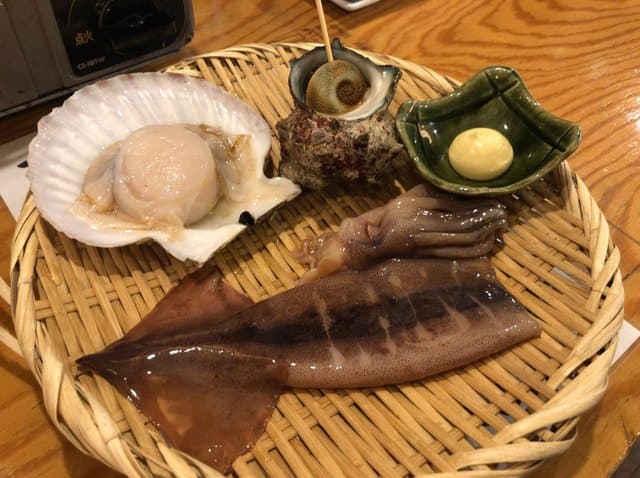 浜焼太郎 - 浜焼きセットは烏賊、帆立、とサザエ