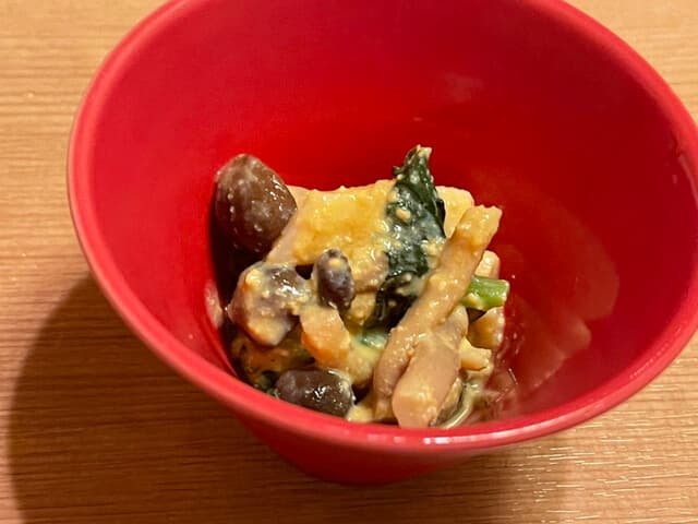 貴寿司 - お通し（しめじのぬた）鮪、牡丹海老、夜泣貝昆布〆平目、 　泥障イカ、胡麻しめ鯖