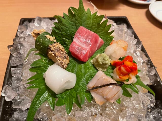 貴寿司 - 鮪、牡丹海老、夜泣貝、昆布〆平目、泥障イカ、胡麻しめ鯖