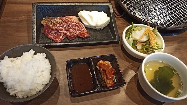 焼肉 鍾 - ハラミランチ。このキャベツはないわー