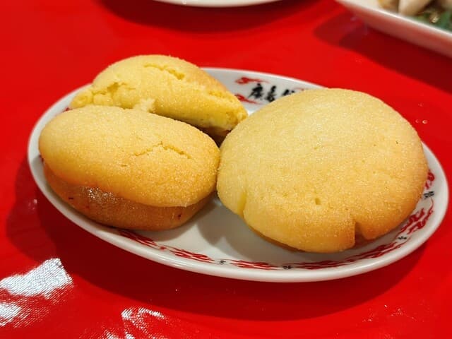 廣島餃子 RED DRAGON. - チャーシューメロンパン