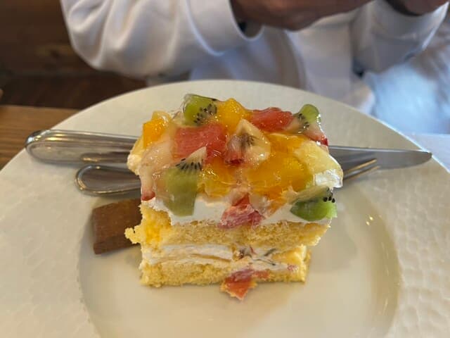 ケーキ パスタ&バール いすずカフェ - フルーツケーキ