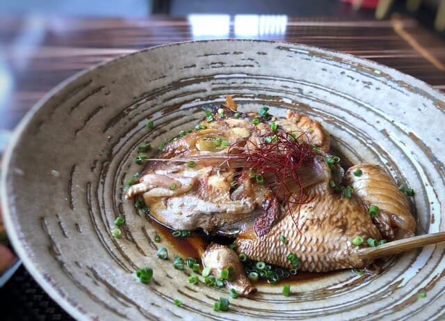 博多 旬菜鮮魚 味十 - ◆鯛のあら炊き・・立派な鯛の兜が、美味しそう。