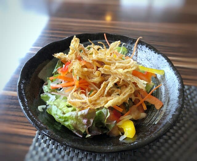 博多 旬菜鮮魚 味十 - ◆サラダ・・お野菜の種類も多く、上にはフライドオニオンという丁寧さ。