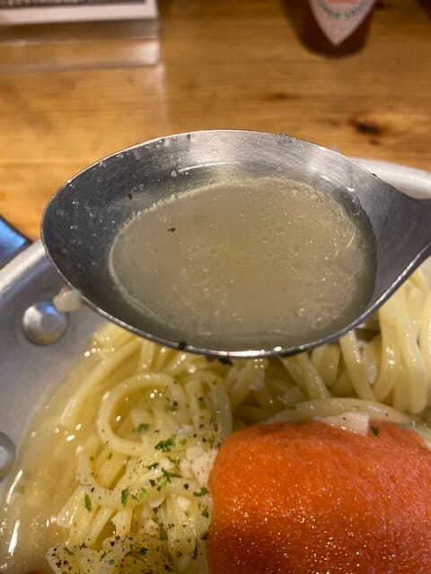 めんたいこ生パスタの店 マルゲッタ - スープにはガーリックが効いてます