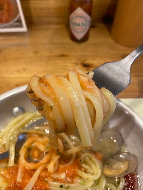 めんたいこ生パスタの店 マルゲッタ - 明太子をそのまま絡めるとちょっと塩味が強すぎます