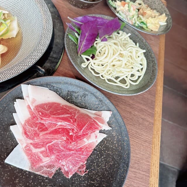 琉球BBQ Blue - アグー豚と沖縄そばです
