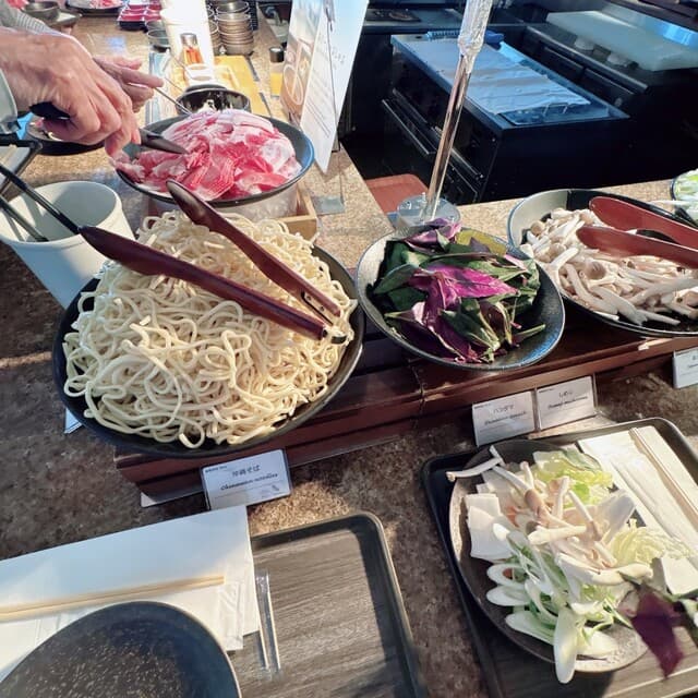 琉球BBQ Blue - そばが盛り盛りでした。