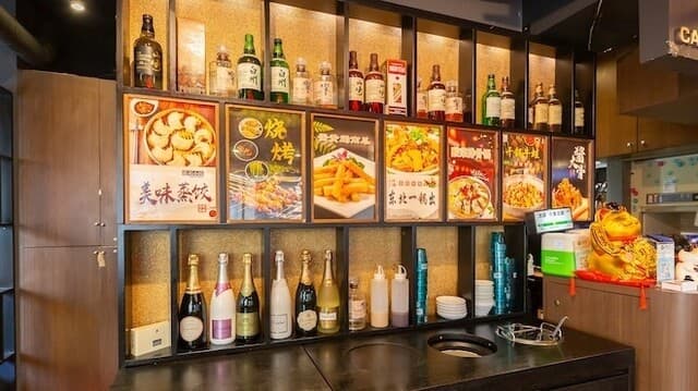 小東北 - 店内酒棚